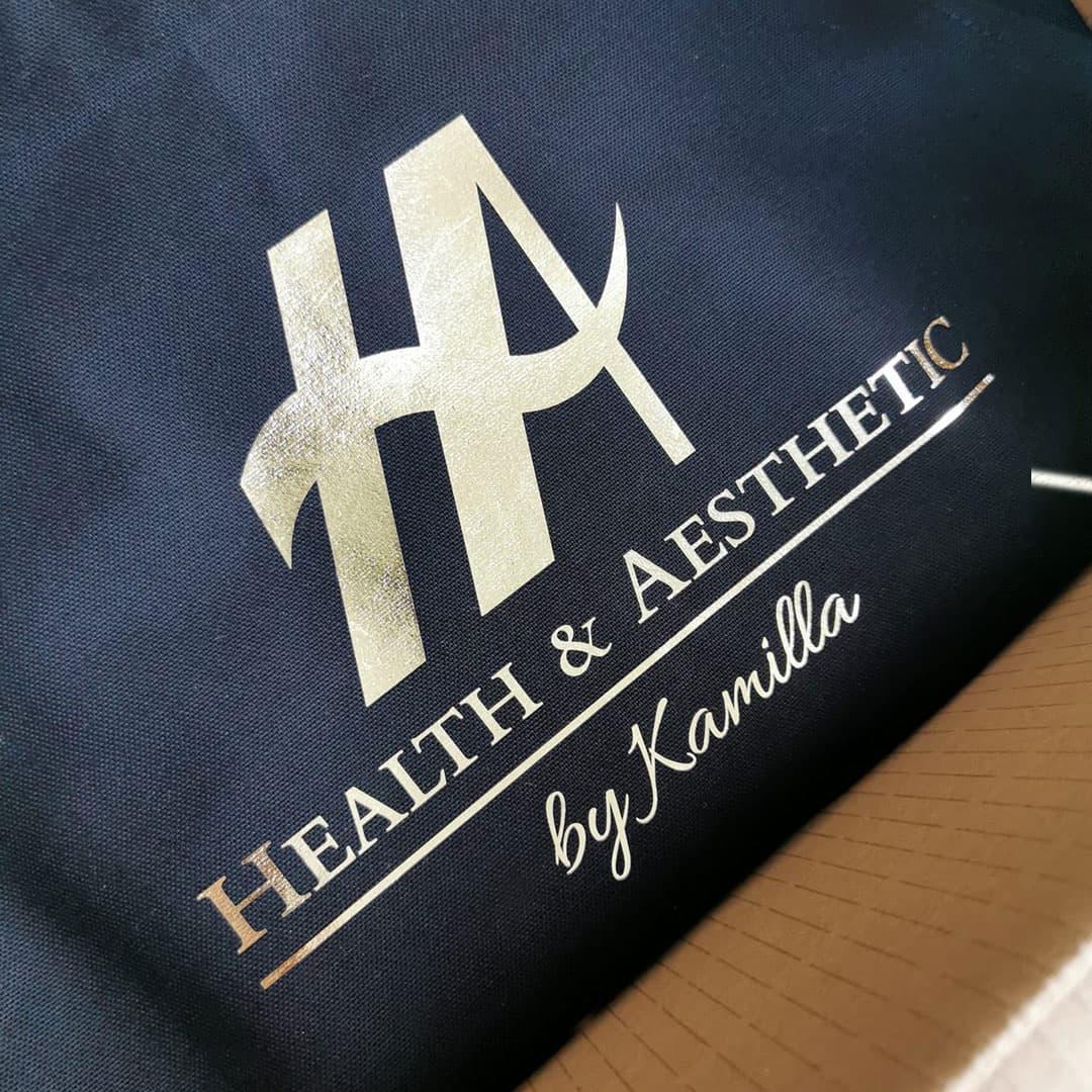 Schürze / Apron / Kosmetikschürze - mit Goldeffekt Logo – Bild 6